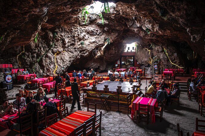 Guided Tour in Pyramids + Transportation + Breakfast in Cueva - Key Points