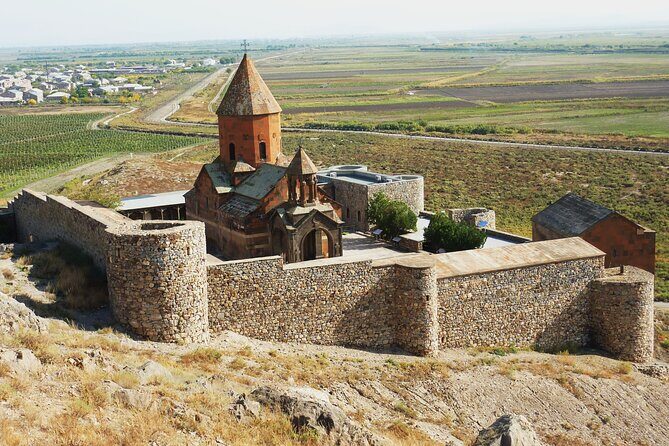 Guided tour: Khor Virap, Noravank Monastery, Areni, Jermuk - Key Points