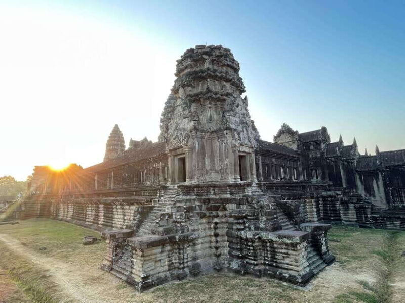 Guided Tour of Angkor Wat, Bayon, Ta Prohm, and Banteay Srei - Who Should Consider This Tour?