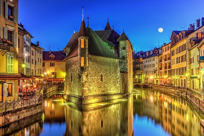 Guided tour of Annecy + Fondue cruise on the lake from Lyon - The Experience of a Lifetime: What Sets This Tour Apart