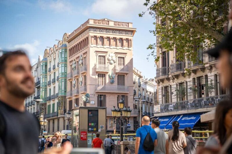 Guided tour of Barcelona in French (Old Town & Instagram spots) - An In-Depth Look at the Tour Experience