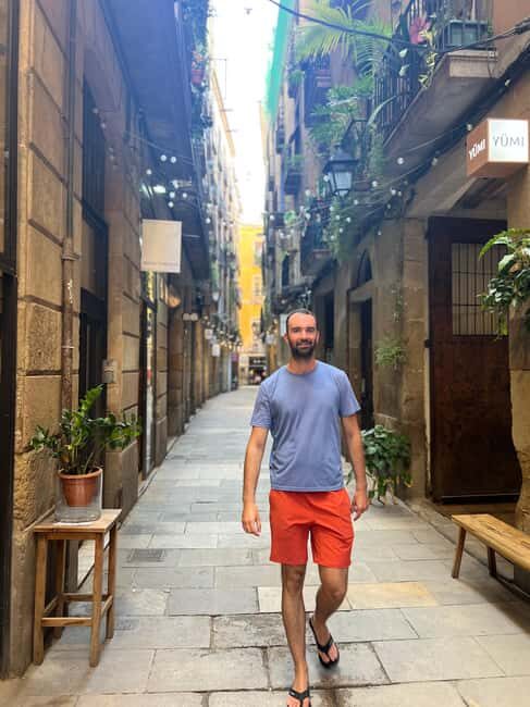 Guided tour of Barcelona in French (Old Town & Instagram spots) - FAQs