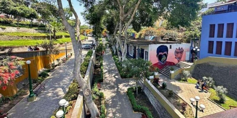 Guided tour of Chorrillos and Barranco - An Authentic and Balanced Exploration of Lima’s Coastal Neighborhoods