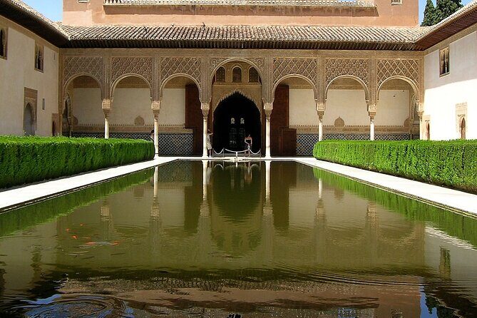 Guided tour of La Alhambra with tickets included - Guided tour of La Alhambra with tickets included