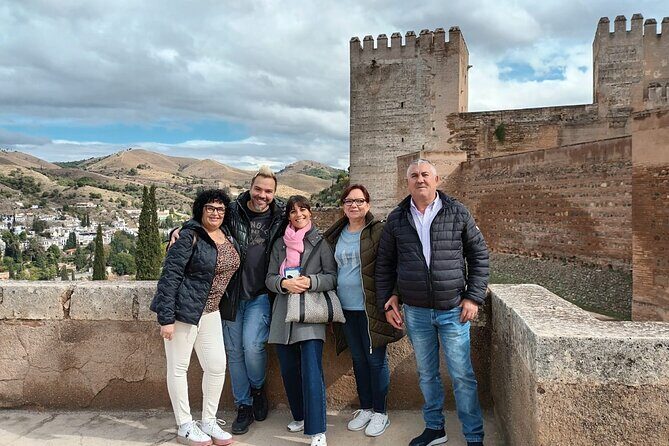 Guided tour of La Alhambra with tickets included - Key Points