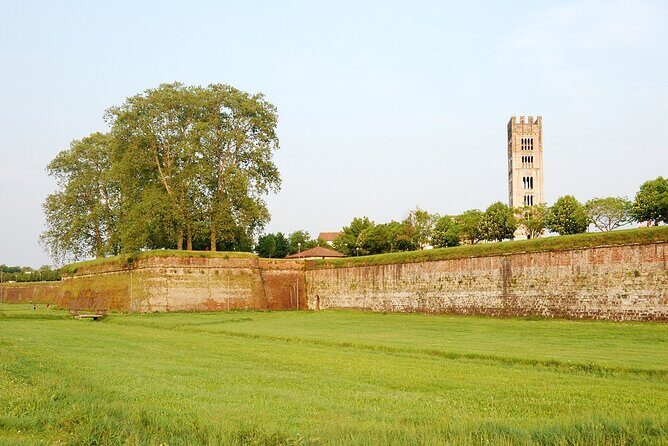 Guided Tour of Lucca by E-bike or City bike - Discovering Lucca on Two Wheels: A Detailed Look
