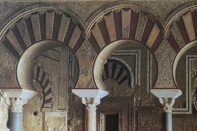 Guided tour of Medina Azahara in Spanish with Bus. Official Guides - Key Points