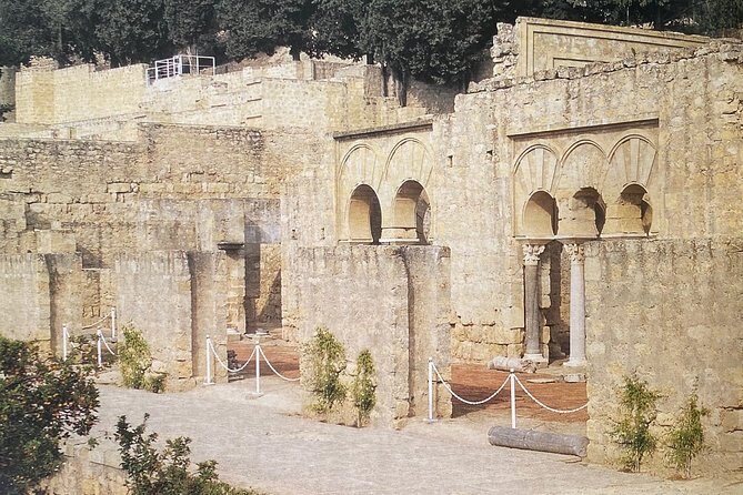 Guided tour of Medina Azahara in Spanish with Bus. Official Guides - Practical Tips for Making the Most of Your Tour