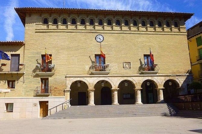 Guided tour of Monzón and the castle 3h. - A Closer Look at the Tour Experience