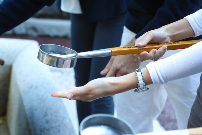 Guided Tour of Nagasaki Shrine with Japanese Style Course Lunch - Practical Details and Comfort
