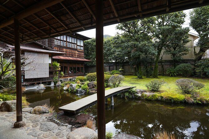 Guided Tour of Nagasaki Shrine with Japanese Style Course Lunch - Considerations for Travelers