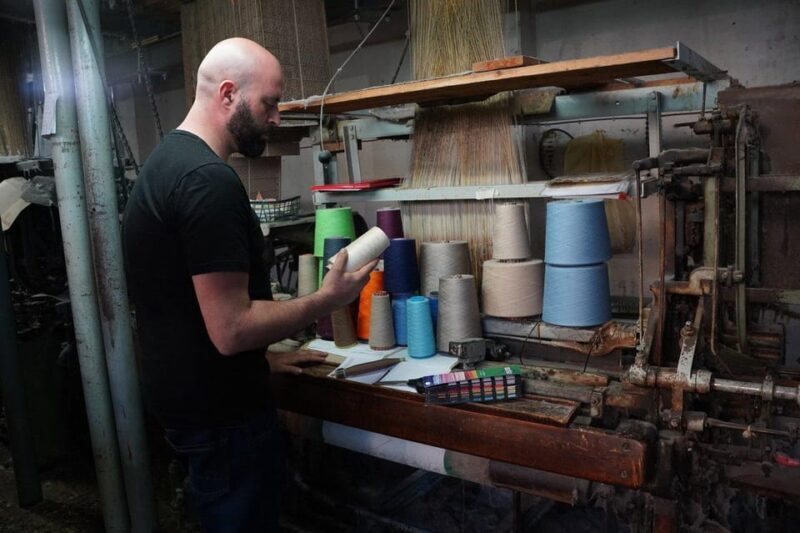Guided tour of our textile laboratory and practical test - A detailed look at what this textile tour offers
