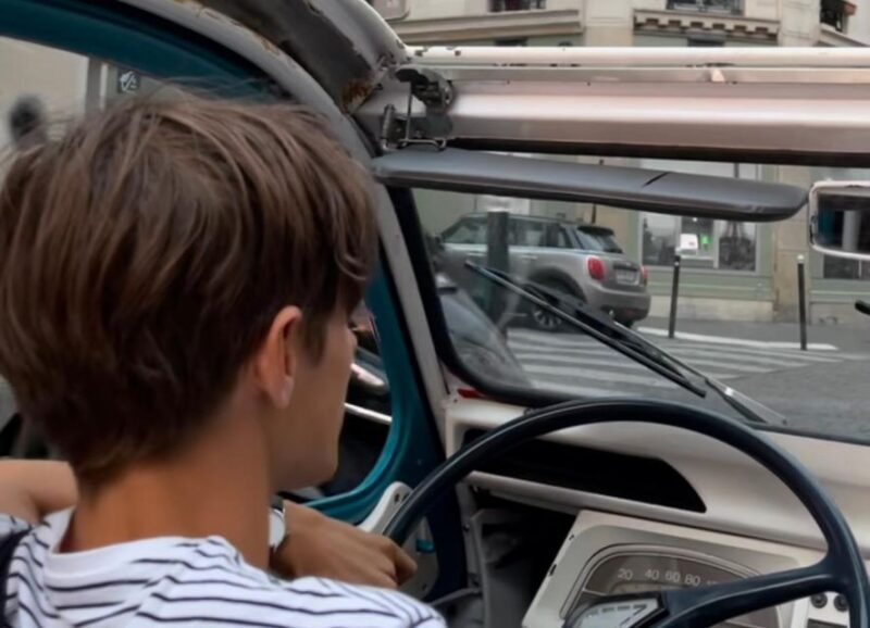 Guided Tour of Paris in Citroën 2CV - Authenticity and Value