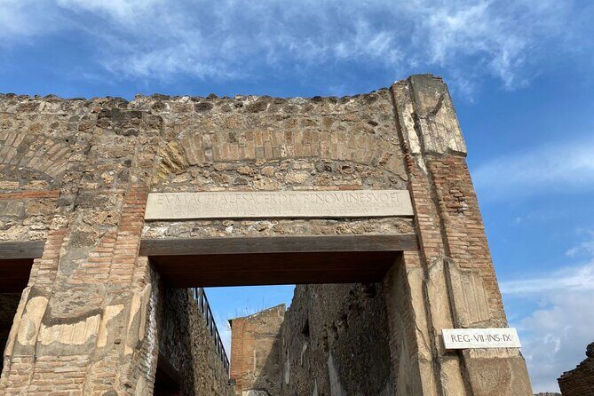 Guided tour of Pompeii with a writer - Who Should Consider This Tour?