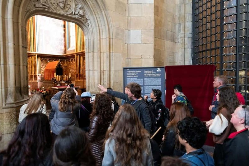 Guided Tour of Prague Castle with Ticket and Transport - FAQ