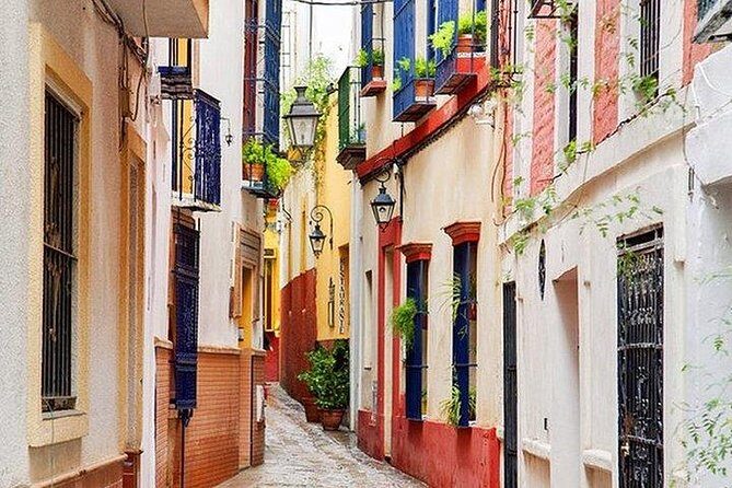 Guided Tour of Santa Cruz Jewish Quarter, Alcázar, and Cathedral - Discovering Sevilles Historic Heart: A Detailed Review