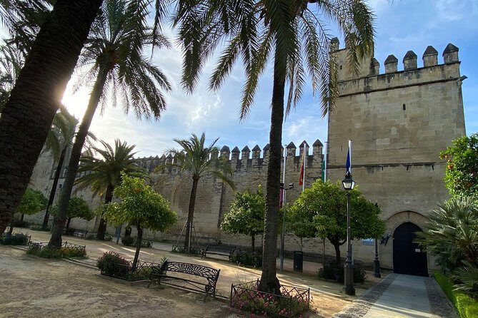 Guided tour of the Alcazar de los Reyes Cristianos in Spanish - FAQ