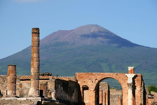 guided tour of the archaeological excavations of Pompeii - Exploring Pompeii: A Guided Tour of Ancient Ruins