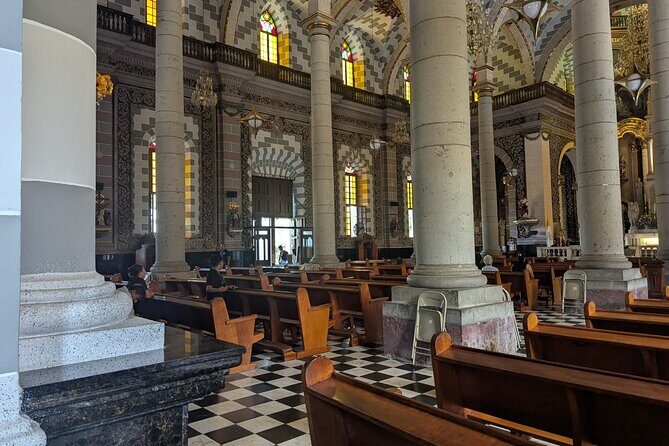 Guided tour of the cathedral and its surroundings - Practical Tips and Considerations