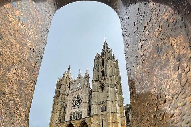 Guided tour of the Cathedral of León - Guided tour of the Cathedral of León: An in-depth look at Spains masterpiece