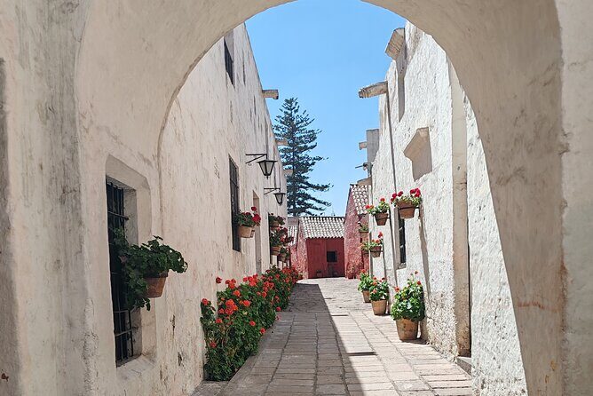 Guided tour of the city of Arequipa in private service - Key Points