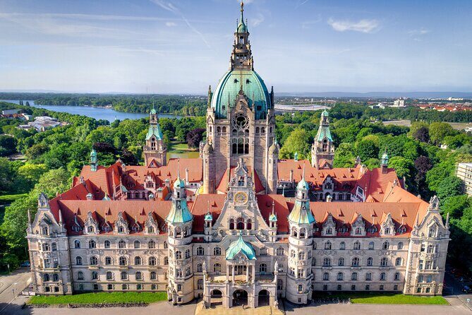 Guided tour of the New Town Hall in Hanover - Key Points