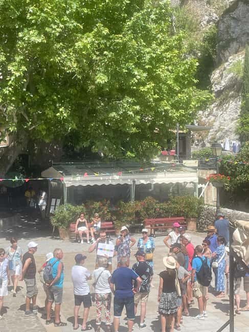 Guided tour of the old town of Moustiers Sainte Marie - A Closer Look at the Moustiers Sainte Marie Guided Tour