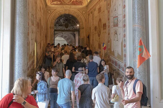 Guided tour of the Vatican Museums and Sistine Chapel in Spanish - An In-Depth Look at the Vatican Tour Experience