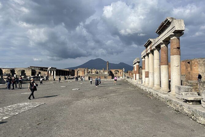 Guided Tour Pompeii And Vesuvius from Positano Skip the Line - Key Points