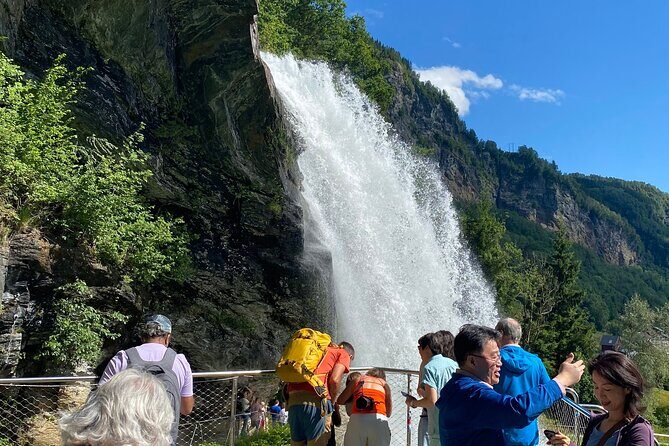 Guided tour to Hardanger Fjord, Waterfalls and Ferry Crossing - Key Points