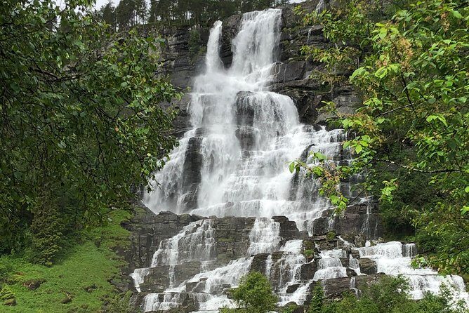 Guided Tour To Nærøyfjorden, Flåm And Stegastein - Viewpoint Cruise - A Complete Guide to the Bergen Fjord Tour
