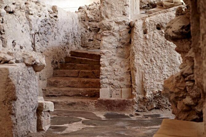 Guided Tour to the Akrotiri Archaeological Site in Santorini - Exploring the Akrotiri Archaeological Site in Depth