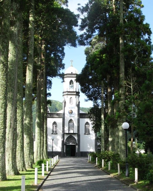 Guided Tour to the green & blue Lake of Sete Cidades - Who Should Consider This Tour?
