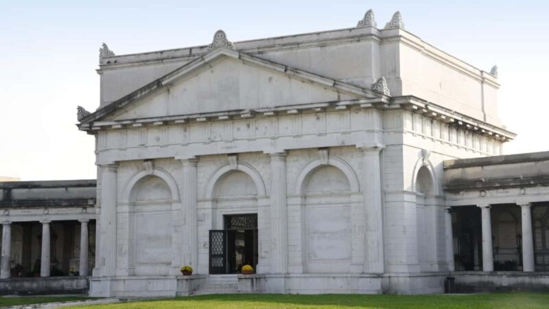 Guided visit to the Vantiniano Monumental Cemetery - Who Would Enjoy This Tour?