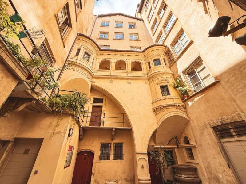 Guided walk from Old Lyon to the Presqu'île with a guide - The Sum Up