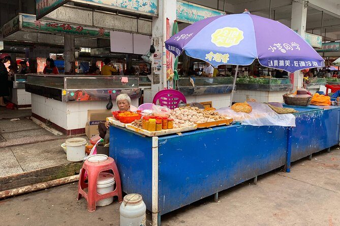Guided Walking Tour to experience life of a local Hainanese - Shopping and Market Experience