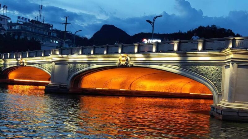 Guilin: Four Lakes Night Cruise with Round-trip Transfer - Who Should Consider This Tour?