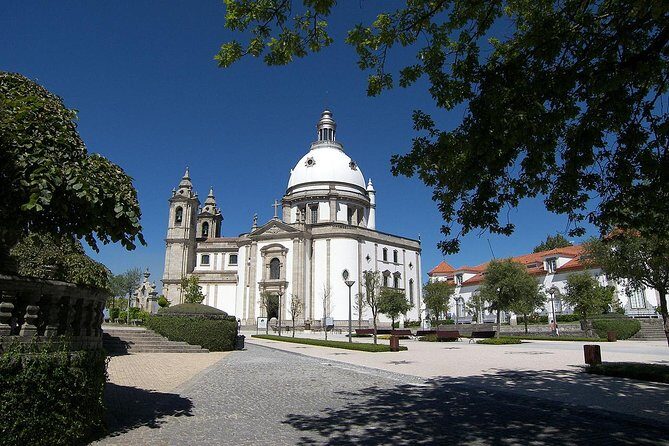Guimarães & Braga Port Private Tour with Lunch and Green Wine - The Logistics and Quality of the Tour