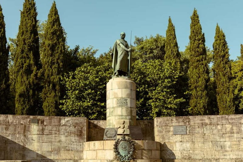 Guimarães: Highlights and Hidden Gems Walking Tour - Key Points