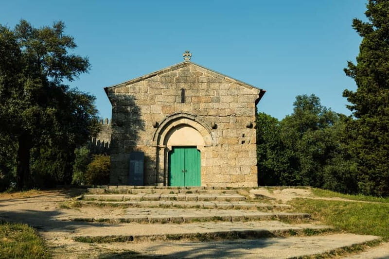 Guimarães: Highlights and Hidden Gems Walking Tour - The Walk Begins: The Heart of Guimarães