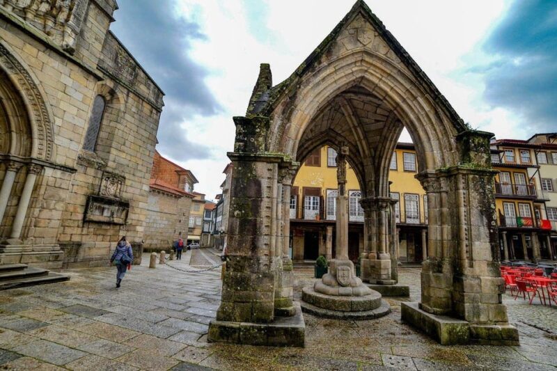 Guimaraes Local Tours ; Visit the Castle , Palace and City - An In-Depth Look at the Guimarães Tour Experience