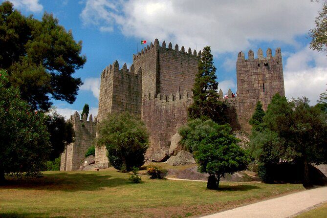 Guimarães Medieval Tour - An In-Depth Look at the Guimarães Medieval Tour