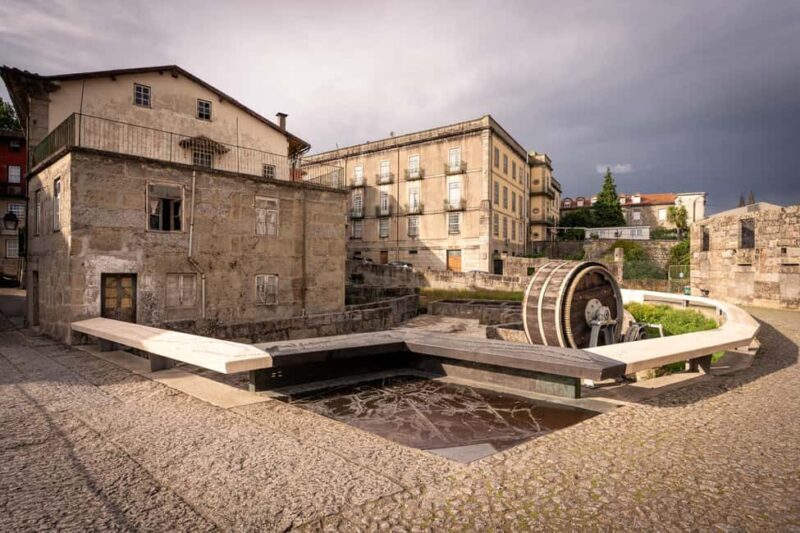 Guimarães: Private Flexible Walking Tour in Historic Center - Starting Point: Guimarães Castle and Surroundings