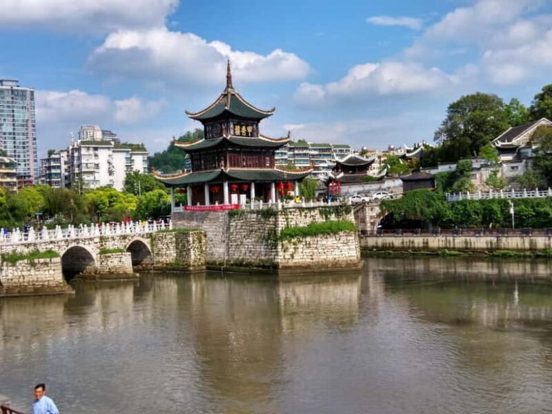 Guiyang Guided City Tour Including Hotel Pickup - Key Points