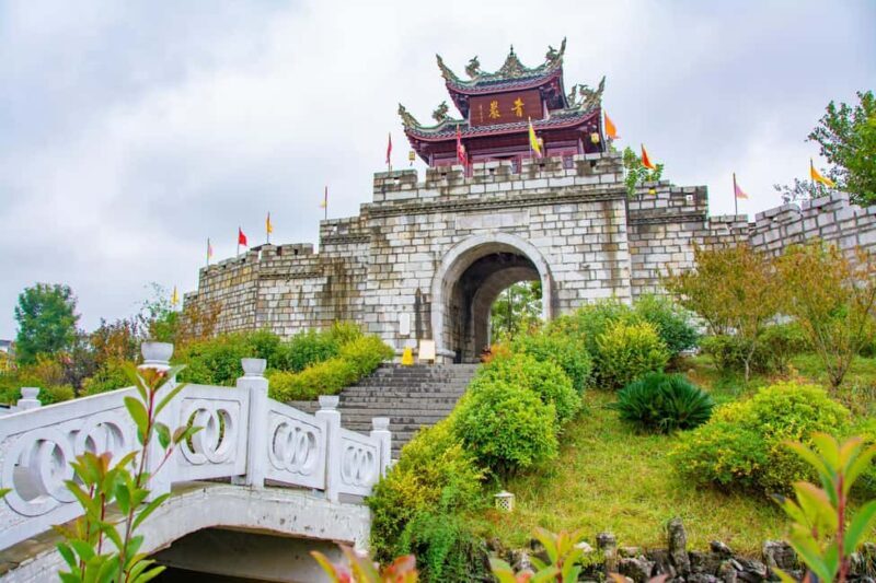 Guiyang: Tianhetan & Qingyan Ancient Town Private Tour - Key Points