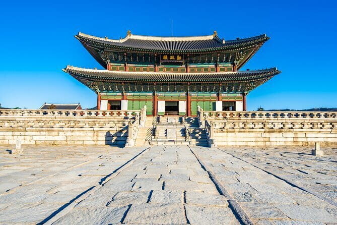 Gyeongbokgung Palace & Bukchon Village Walking Tour - Key Points
