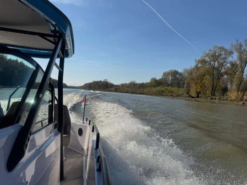 Gyr: 2-Hour Private Boat Sightseeing Tour - Who Is This Tour Best Suited For?