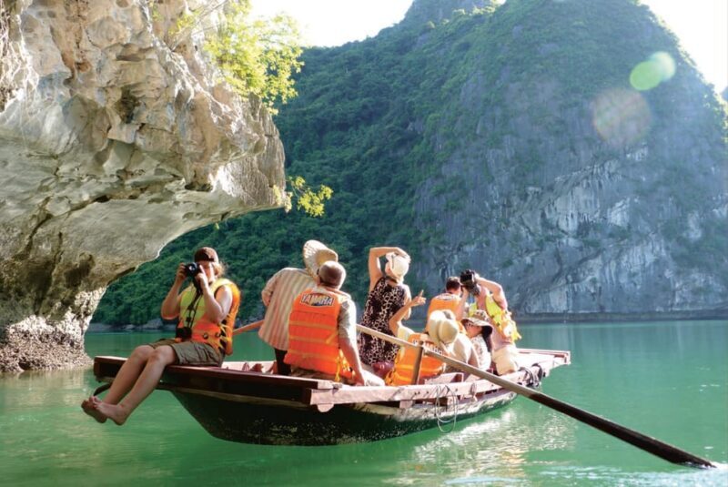 Ha Long 1 Day Luxury Small Group & Kayaking - Key Points