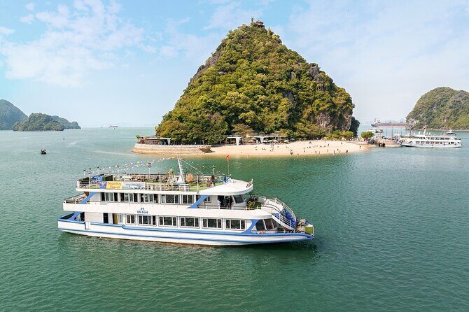 Ha Long Bay Cruise Day Tour - Cave, Kayaking, Swimming & Lunch - Discovering Ha Long Bay on a Day Tour
