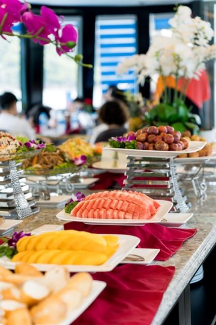 Ha Long full day trip ;Sung Sot cave, Titov island, kayaking - FAQ